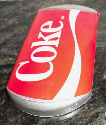9331-1 € 2,50 coca cola magneet plastic ca 10 cm lang.jpeg